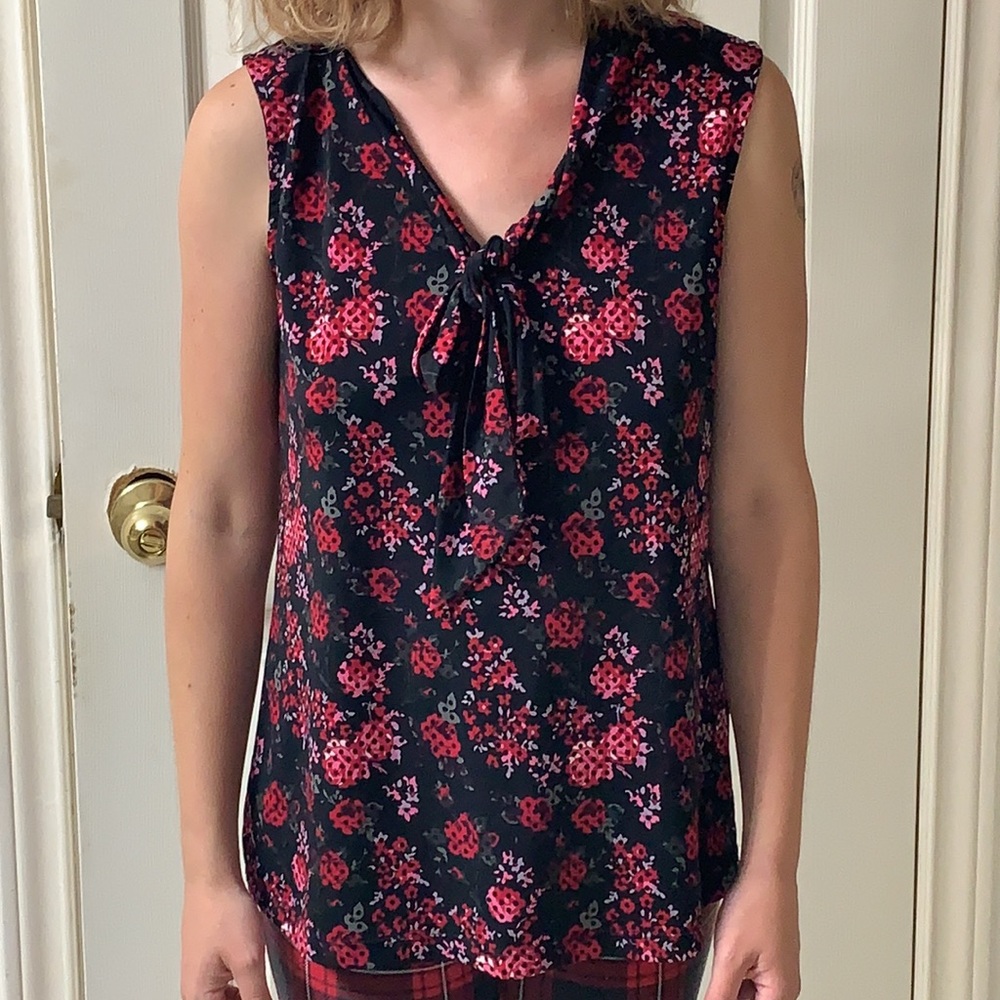 🌷3 for $25🌷George, US M, Red & Black Floral Polka Dot Sleeveless Bow Front Top